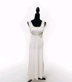 VINTAGE GILEAD IVORY Nylon & Lace NIGHTGOWN STYLE #6088 Size Medium